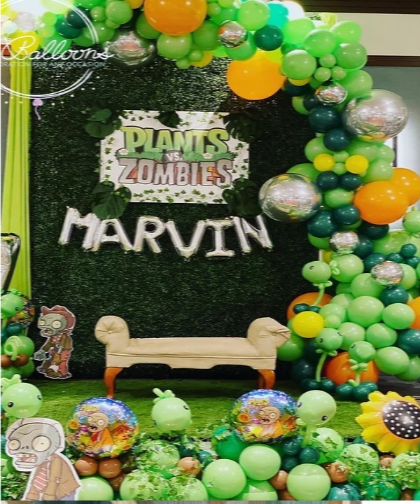 Green Marvin Garland Backdrop Wall Balloons (1)